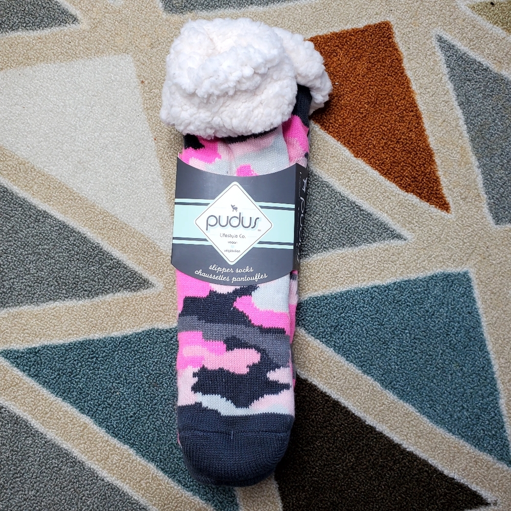 46) PUDUS Ultra Soft Slipper Socks Sz. One Size